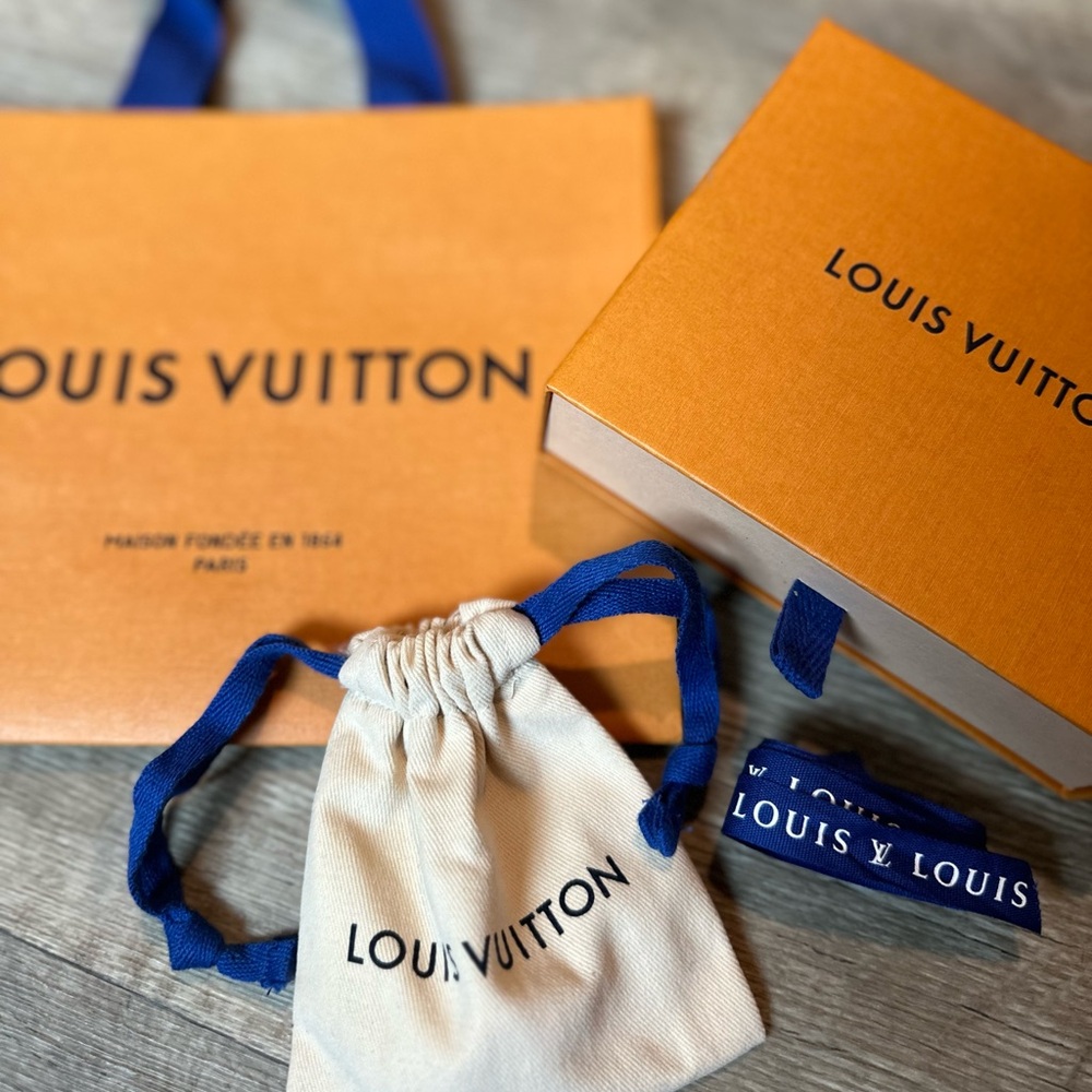 NEW Louis Vuitton Box, Bag, Dustbag, & Ribbon. Perfect Condition